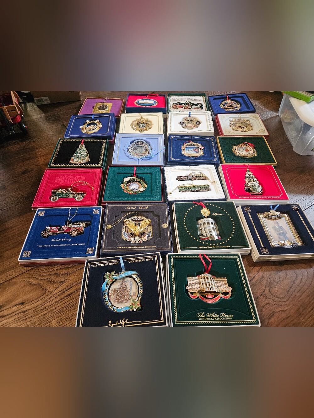 White House different Historical Christmas Hanging Ornament Lot Of 22 Used.